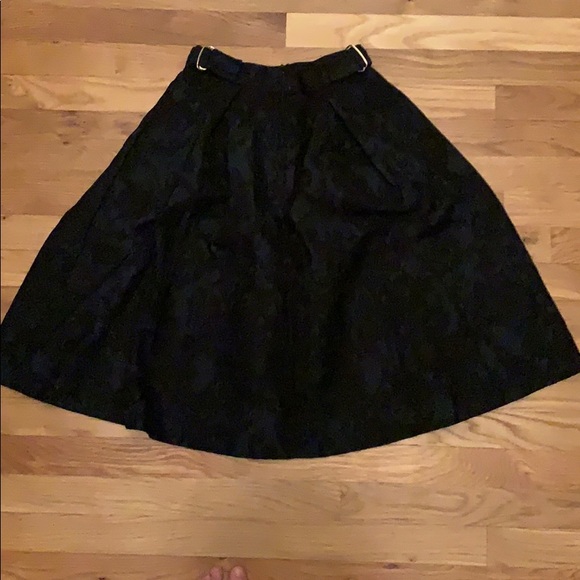 Size 4 H&M skirt. Great condition! - Picture 4 of 4